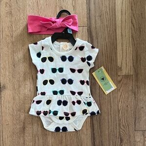 monica + andy Baby Onesie white with Sunglasses Print and Pink Headband